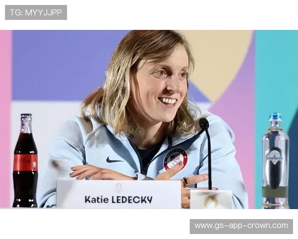 凯蒂·莱德基泳池边买起了那种天价水杯？我这钱包咋还不翻白眼？