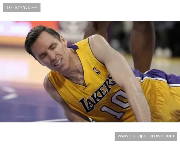 史蒂夫·纳什助攻组织精准领先皮尔斯，三分推动球队攻防转换效率提升