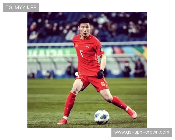 武磊比赛场上拼到断气，赛后穿拖鞋溜街那画风，怎么看都不搭调啊？