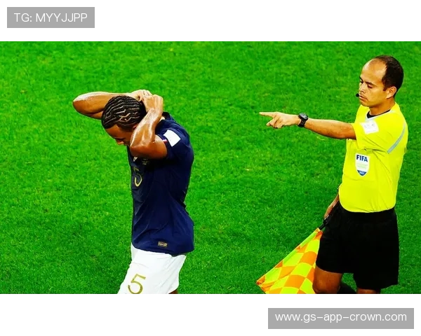 任意球中人墙干扰判罚细节，裁判如何界定犯规界限