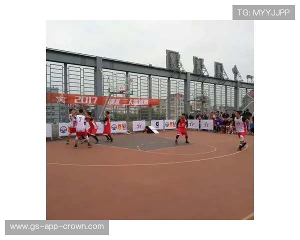 中圈开球规则拆解：何时必须踢出才能有效开赛？