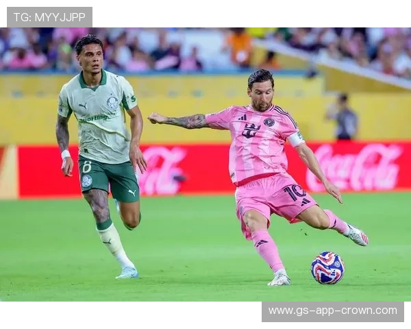 拉莫斯高位逼抢压制对手后防，展现本赛季角色转变助力球队防守稳固